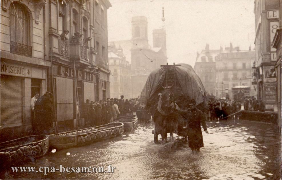 BESANÇON - Le bas de la Grande Rue lors des Inondations de 1910